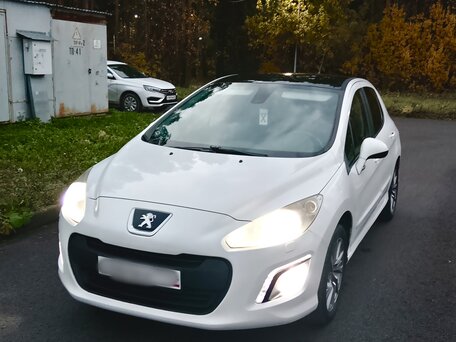 2012 Peugeot 308 I Рестайлинг, белый, 365000 рублей, вид 5