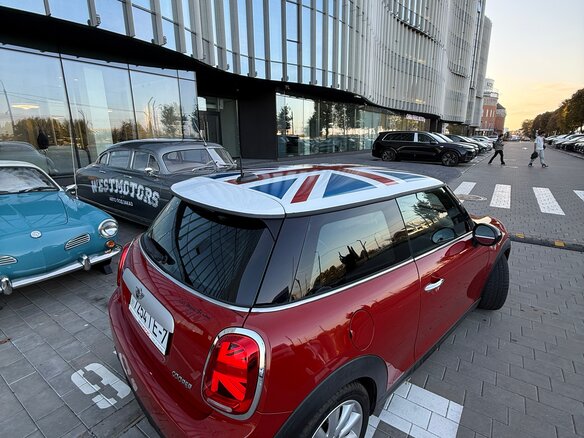 2015 Mini Hatch Cooper III (F55/F56), красный, 1260000 рублей - вид 17