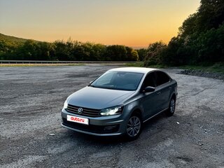 2017 Volkswagen Polo V Рестайлинг, серебристый, 1400000 рублей, вид 1