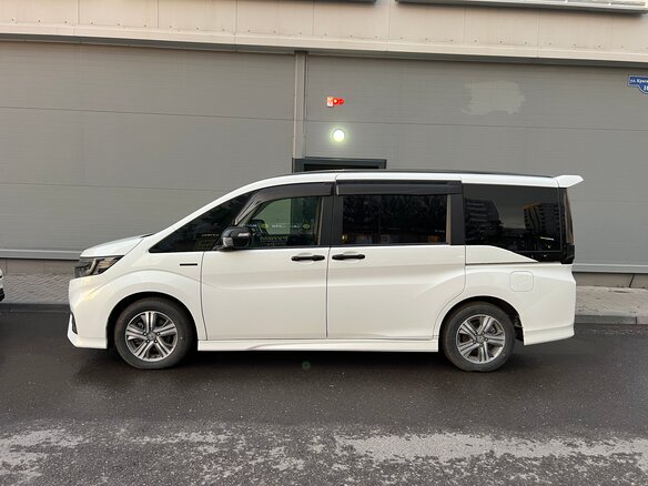2018 Honda Stepwgn Spada V Рестайлинг, белый, 2365000 рублей - вид 5