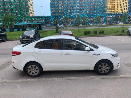 2017 Kia Rio III Рестайлинг, белый, 720000 рублей, вид 2