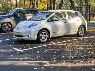 2012 Nissan Leaf (EM57) I (ZE0/AZE0), белый, 808000 рублей, вид 2