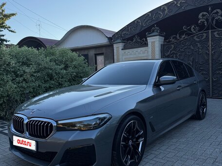 2022 BMW 5 серии 540i xDrive VII (G30/G31/G38) Рестайлинг, серый, 6590000 рублей, вид 5