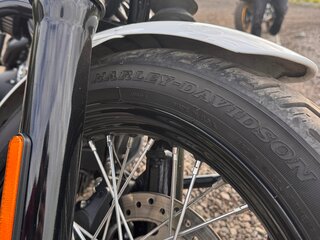 2021 Harley-Davidson Street Bob, белый, 1395000 рублей, вид 5