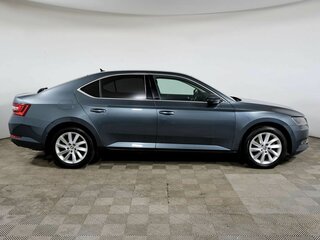 2017 Skoda Superb III, серый, 1598000 рублей, вид 4