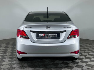 2014 Hyundai Solaris I Рестайлинг, серебристый, 897000 рублей, вид 5