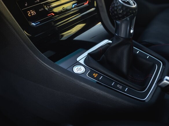2020 Volkswagen Golf GTI VIII, пурпурный, 2395000 рублей - вид 14