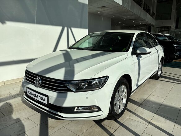 2017 Volkswagen Passat B8, белый, 1519000 рублей