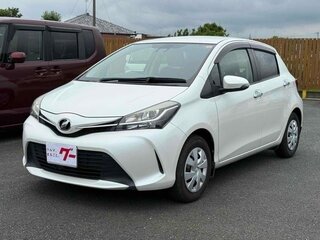 2016 Toyota Vitz III (XP130) Рестайлинг, белый, 700000 рублей, вид 1