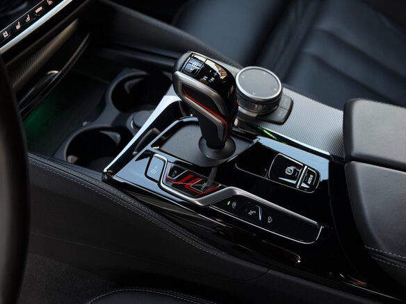 2020 BMW M5 VI (F90) Рестайлинг, белый, 9550000 рублей - вид 11