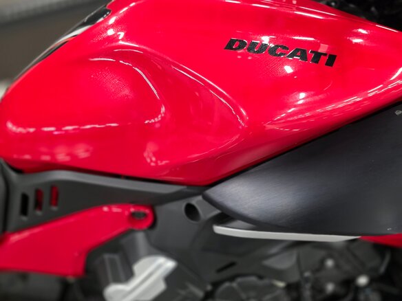 2022 Ducati Diavel V4, красный, 2349000 рублей - вид 11