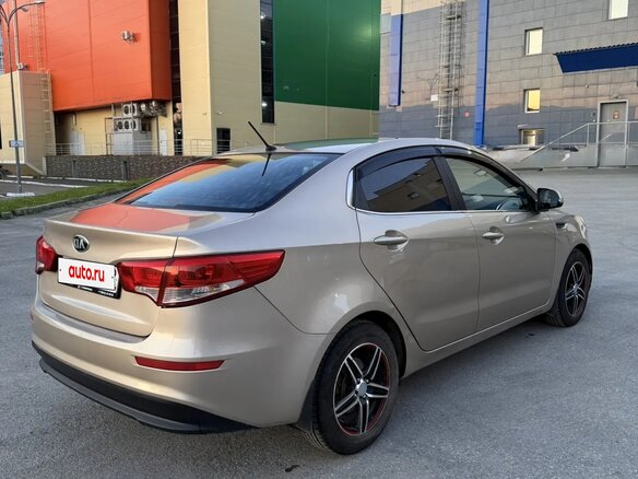 2015 Kia Rio III Рестайлинг, бежевый, 830000 рублей - вид 5
