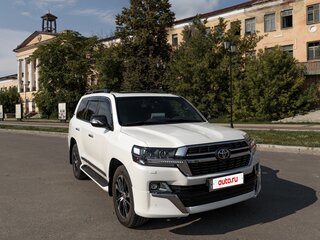 2020 Toyota Land Cruiser 200 Series Рестайлинг 2, белый, 7000000 рублей, вид 3