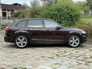2021 Audi Q7 45 TDI II (4M) Рестайлинг, коричневый, 6850000 рублей, вид 3