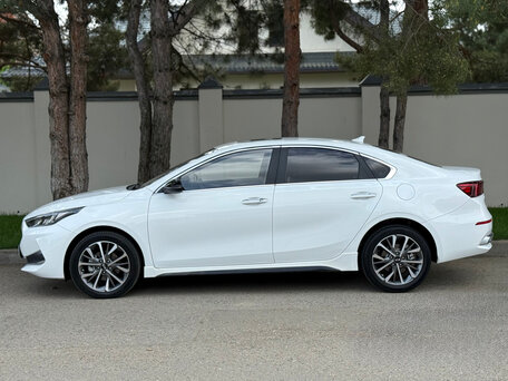 2021 Kia K3 II (China Market), белый, 1800000 рублей, вид 5