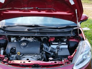2021 Toyota Sienta II Рестайлинг, красный, 1800000 рублей, вид 4