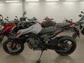 2023 KTM 790 Duke, серый - вид 3
