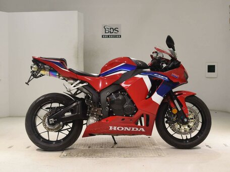 2022 Honda CBR 600RR, красный, 1157000 рублей, вид 2