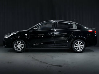 2020 Kia Rio IV, чёрный, 1299999 рублей, вид 4