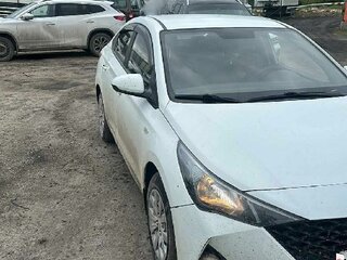 2020 Hyundai Solaris II, белый, 874000 рублей, вид 2