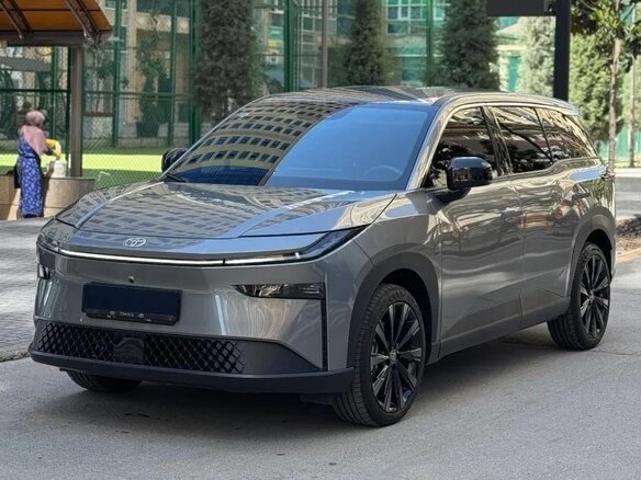 2026 Toyota bZ3X 58.3 kWh, серый, 2730000 рублей - вид 2