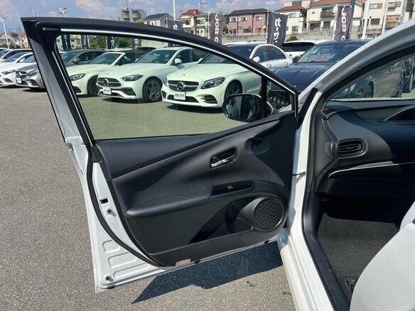 2022 Toyota Prius IV Рестайлинг (XW50), белый - вид 30