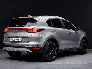 2022 Kia Sportage IV Рестайлинг, серебристый, 1750000 рублей, вид 3
