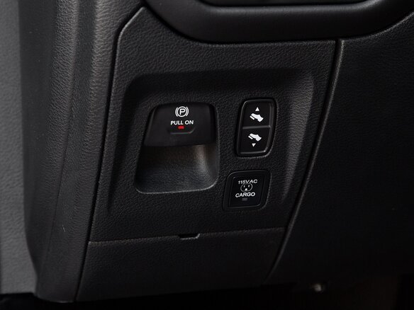 2024 Ram 1500 Crew Cab V Рестайлинг, белый, 14500000 рублей - вид 13