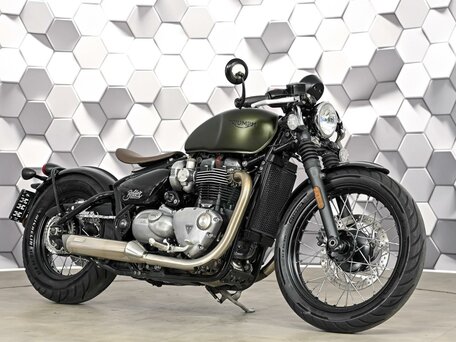 2019 Triumph Bonneville Bobber, зелёный, 1085000 рублей, вид 1