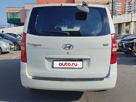 2010 Hyundai Grand Starex, белый, 900000 рублей, вид 4