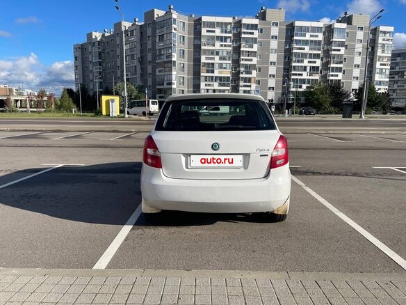 2012 Skoda Fabia II Рестайлинг, белый, 265000 рублей - вид 3