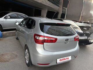 2014 Kia Rio 4-speed III, серебристый, 1150000 рублей, вид 2