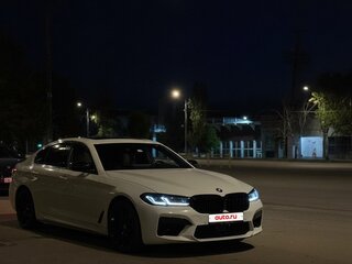 2021 BMW 5 серии 540i xDrive VII (G30/G31/G38) Рестайлинг, белый, 5499999 рублей, вид 3