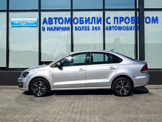 2017 Volkswagen Polo V Рестайлинг, серебристый, 1049000 рублей, вид 2