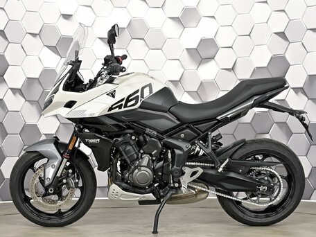 2025 Triumph Tiger Sport 660, белый, 977000 рублей, вид 4