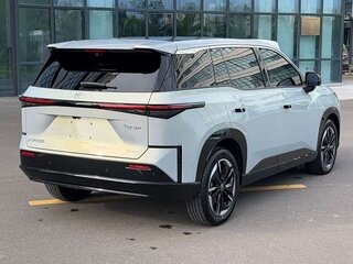 2026 Toyota bZ3X 58.3 kWh, серебристый, 2688000 рублей, вид 4