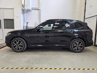2021 BMW X3 30i xDrive III (G01) Рестайлинг, чёрный, 6400000 рублей, вид 4