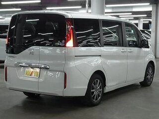 2017 Honda Stepwgn V, белый, 1350002 рублей, вид 3