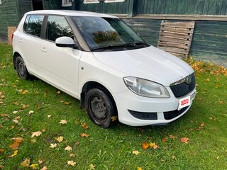 2011 Skoda Fabia II Рестайлинг, белый, 305000 рублей, вид 2