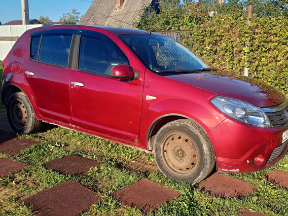 2011 Renault Sandero I, пурпурный, 550000 рублей - вид 2