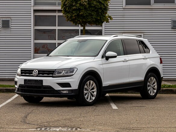 2017 Volkswagen Tiguan II, белый, 1995000 рублей