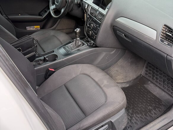 2009 Audi A4 IV (B8), белый, 600000 рублей - вид 9