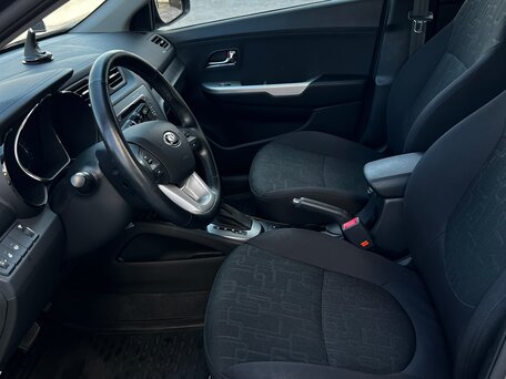 2014 Kia Rio 6-speed III, серебристый, 1350000 рублей, вид 5