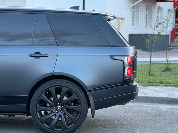 2019 Land Rover Range Rover IV Рестайлинг, серый, 6890000 рублей - вид 16