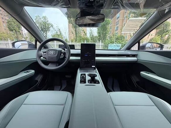 2026 Toyota bZ3, зелёный, 1990000 рублей - вид 7