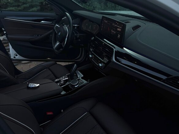 2023 BMW 5 серии 530i VII (G30/G31/G38) Рестайлинг, белый, 5090000 рублей - вид 3