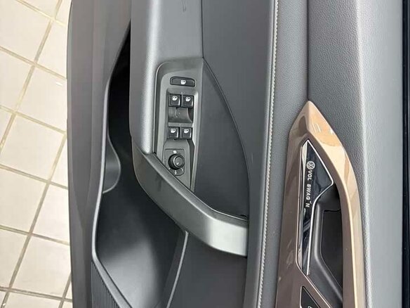 2023 Volkswagen Tharu I, чёрный, 1478111 рублей - вид 11