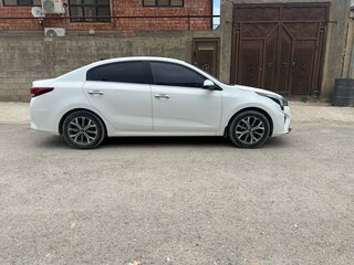 2020 Kia Rio IV Рестайлинг, белый, 1680000 рублей, вид 2