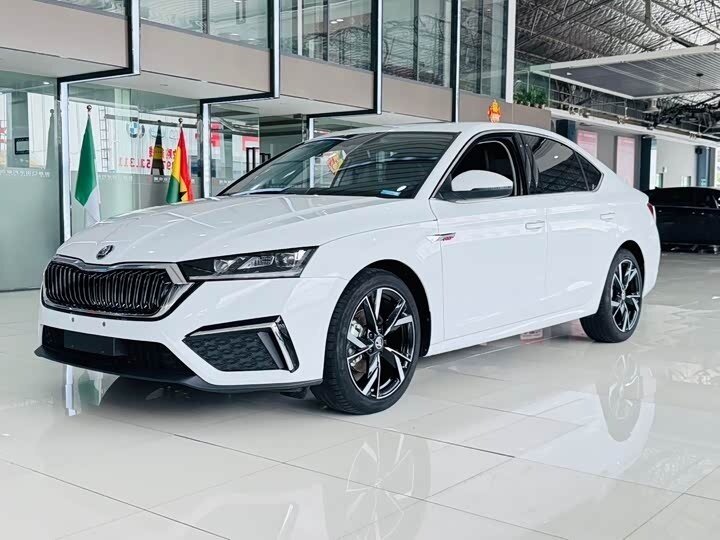 Открыть фотографии: Skoda Octavia IV (A8)