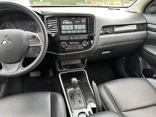 2022 Mitsubishi Outlander III Рестайлинг 3, белый, 2900900 рублей, вид 5